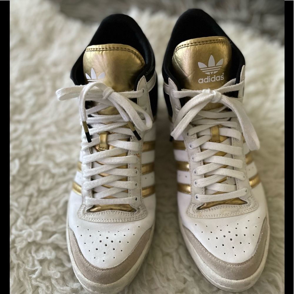Adidas Sleek Series